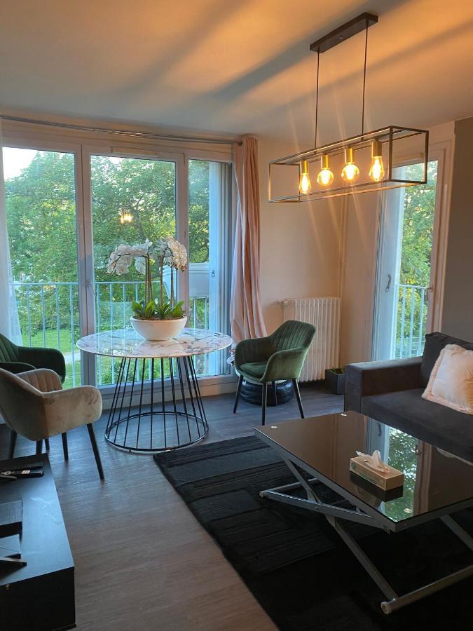 Appartement Familial Wifi Netflix Amazon Prime Saint-Cyr-lʼÉcole Eksteriør billede