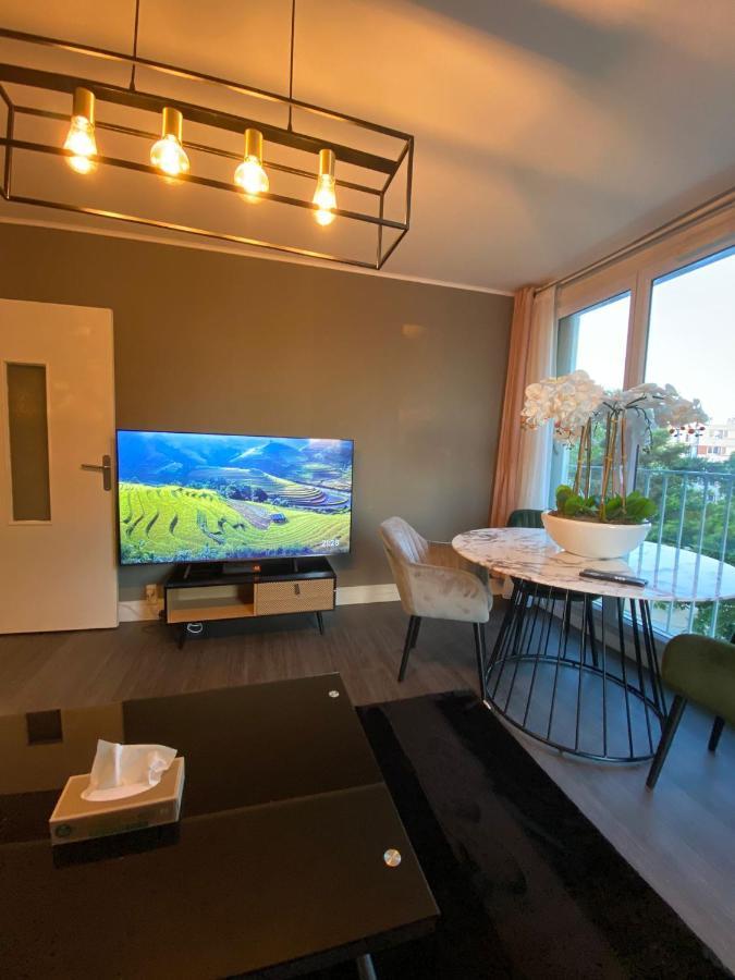 Appartement Familial Wifi Netflix Amazon Prime Saint-Cyr-lʼÉcole Eksteriør billede